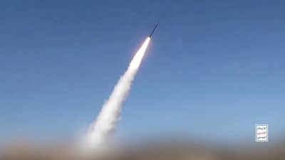 Cruise missile heading towards Medina destroyed, says Saudi Arabia; Houthis deny attack